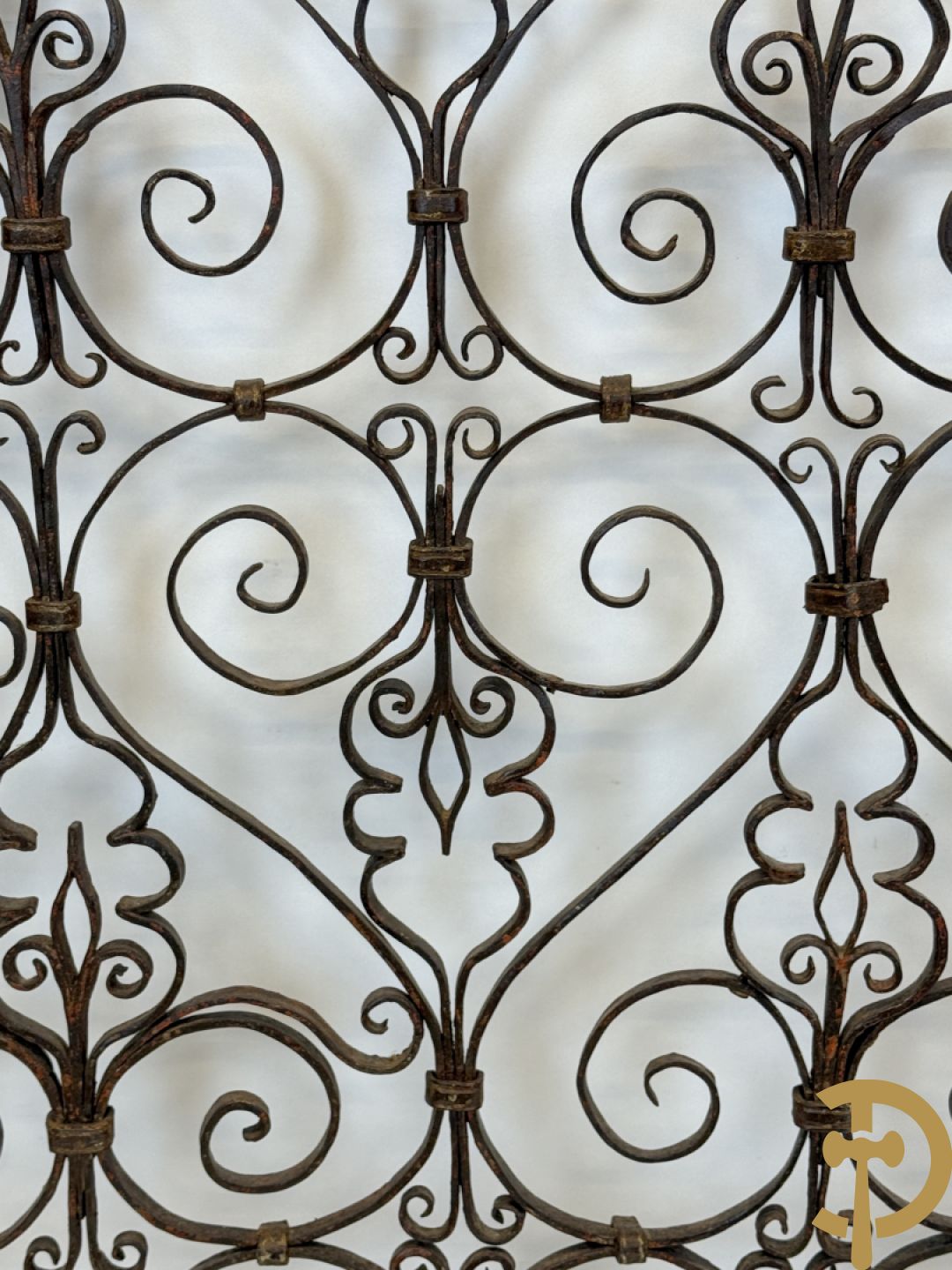 Tweedelig smeedijzeren raamvoorzetstuk