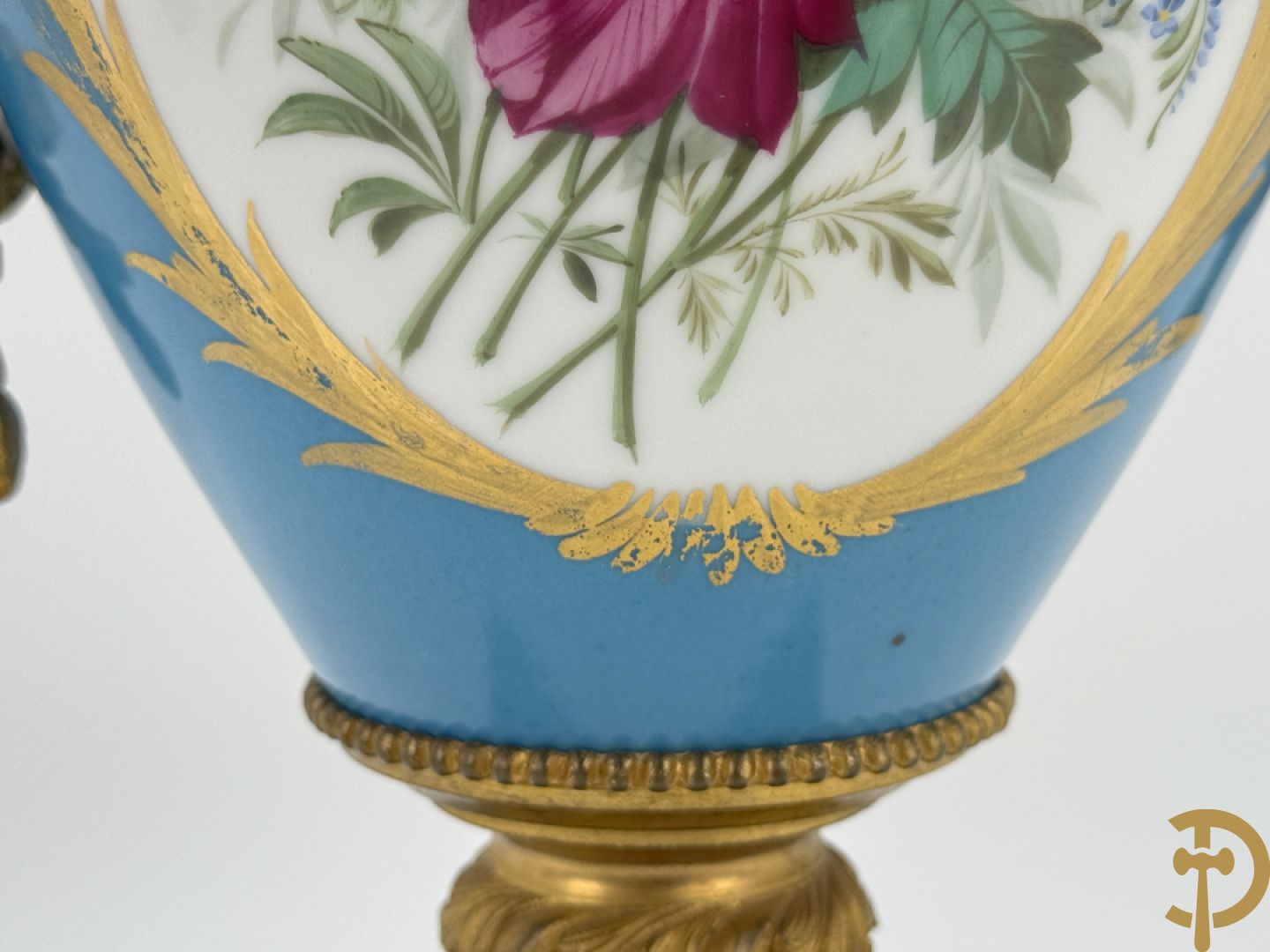 Driedelige bronzen Franse garnituur bezet met cupido