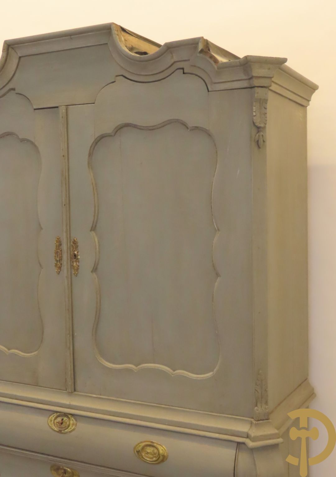 Hollands eiken beschilderd kabinet met 2 deuren bovenaan en 3 lades onderaan