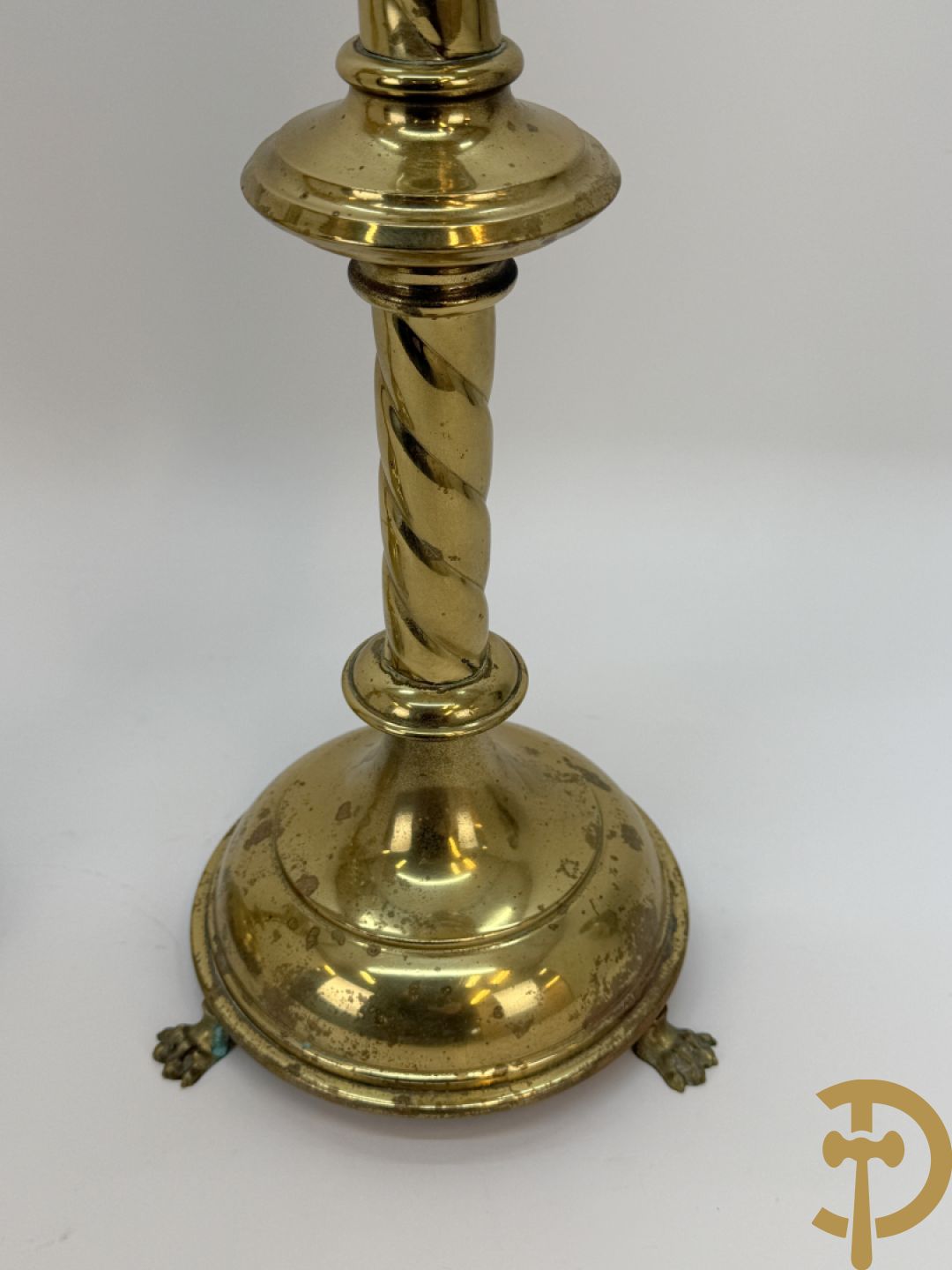 Paar koperen Neo Gotische kandelaars