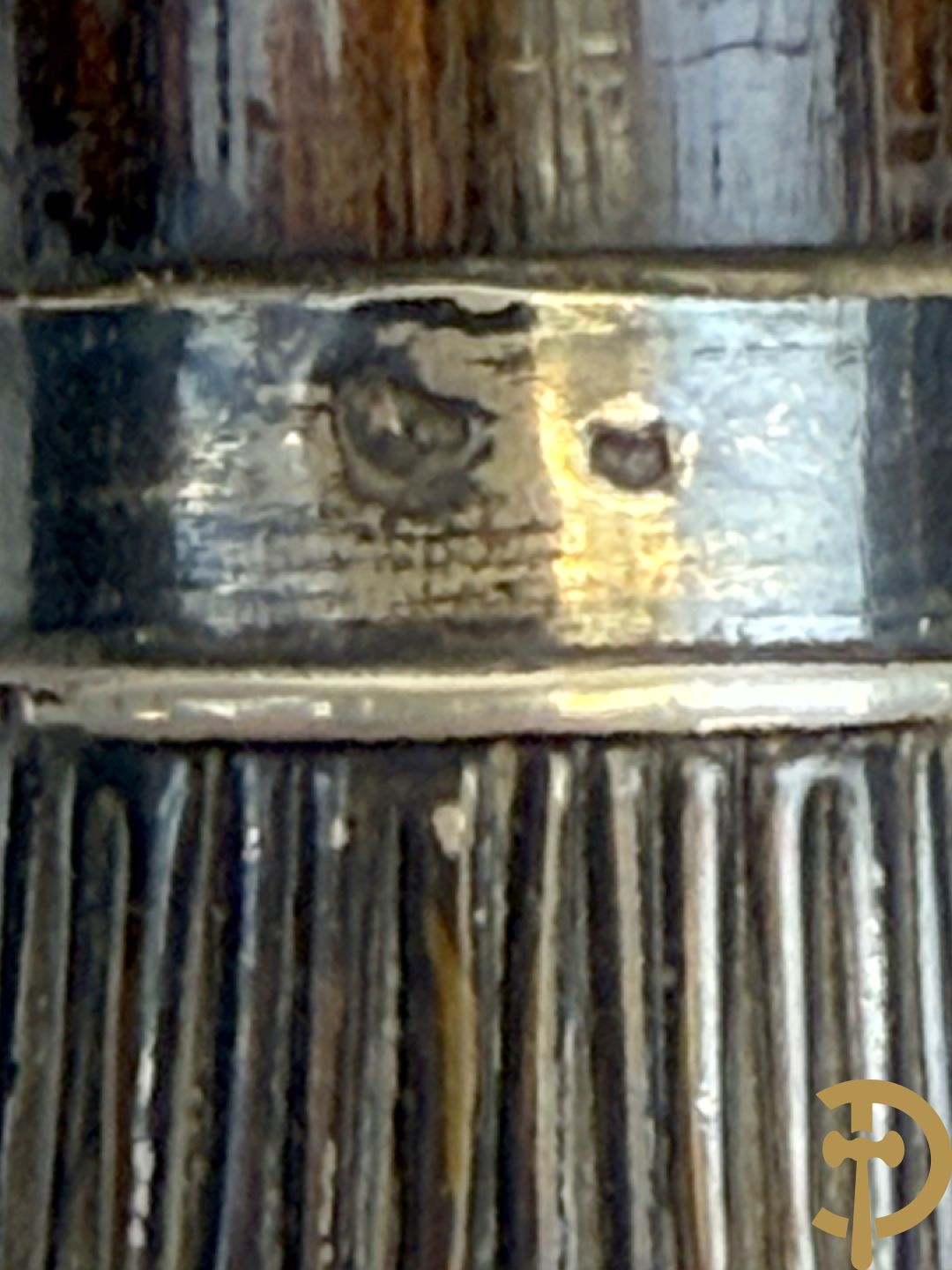 Verzameling wandelstokken met o.a. dierenhoofden en zilveren ornamenten