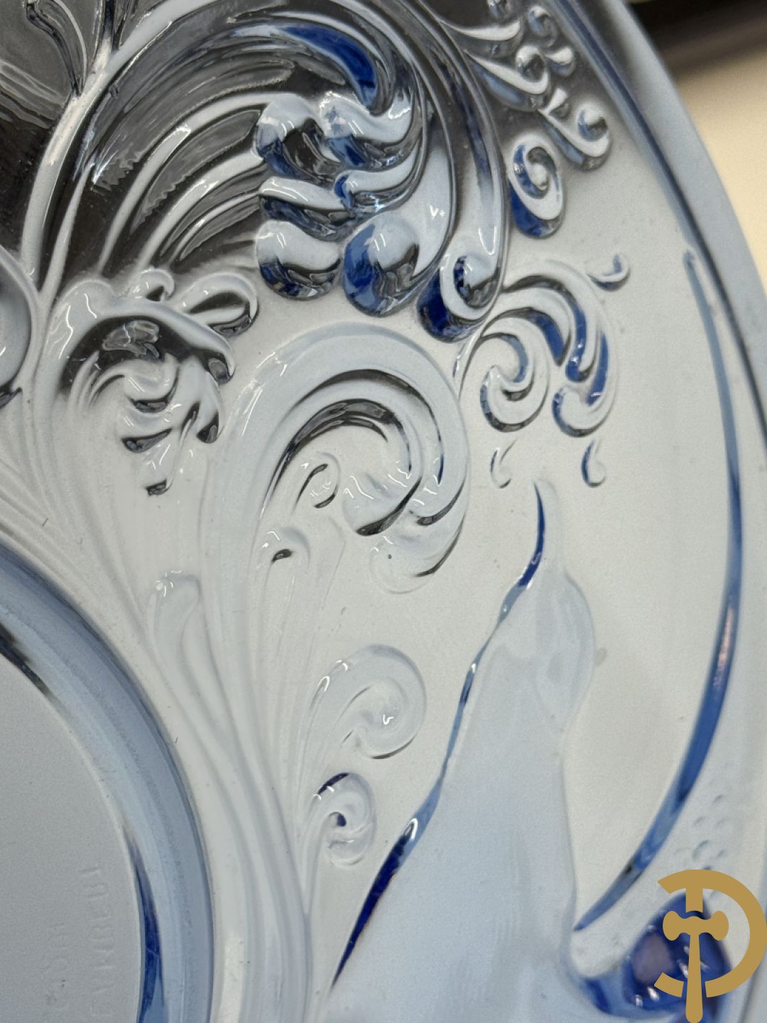 Twee x zes onderzetschaaltjes voor glazen + onderzetschaal voor fles + 4 Val-Saint-Lambert asbakken + blauwe geperste coupe Val-Saint-Lambert met vogeldecor + asbak Daum Nancy