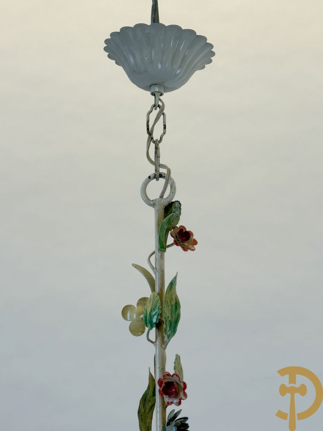 Italiaanse beschilderde vijfarmige luchter met smeedijzeren bloemen