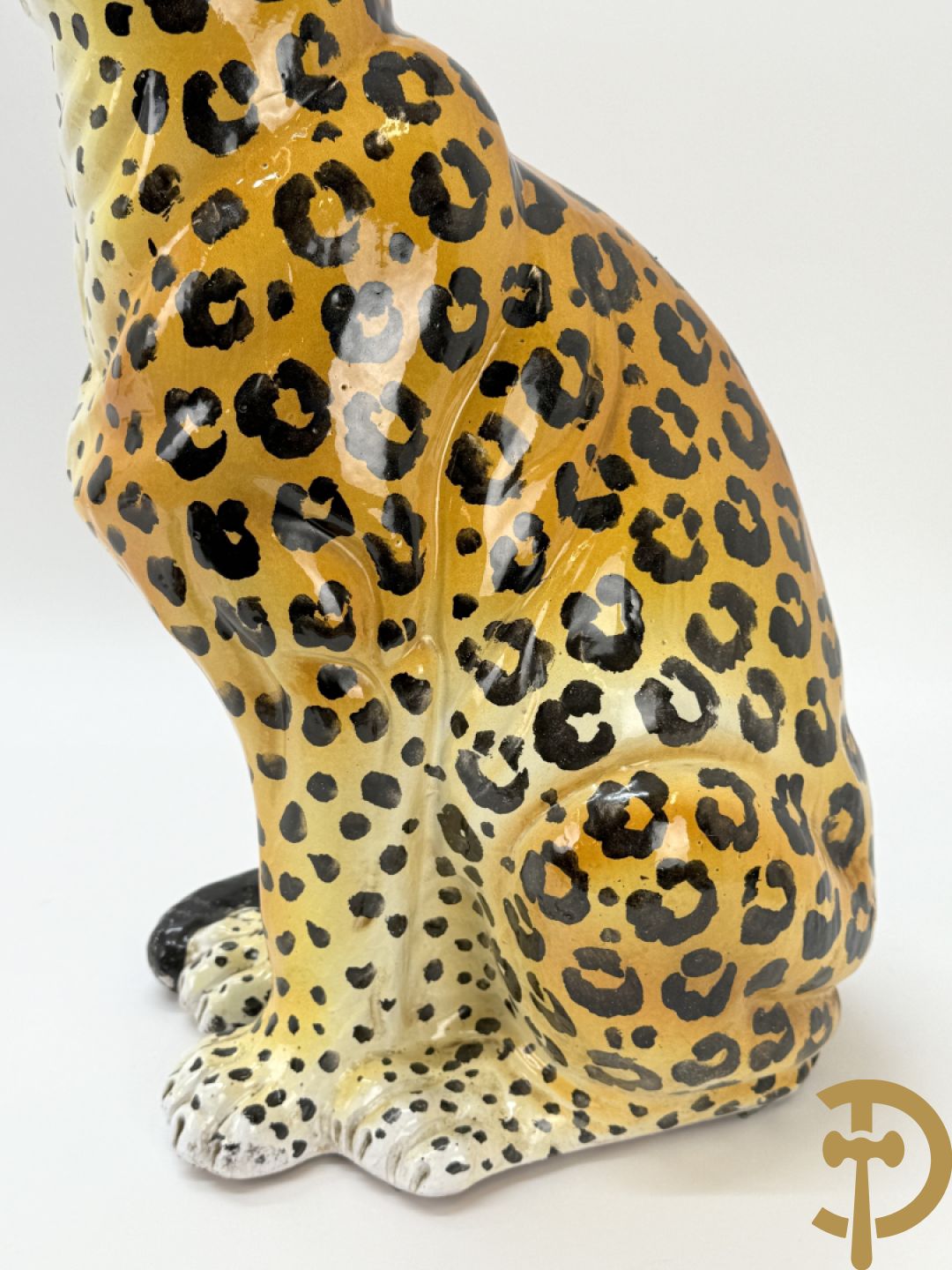 Vintage luipaard in meerkleurig geglazuurde faience met opengesperde bek