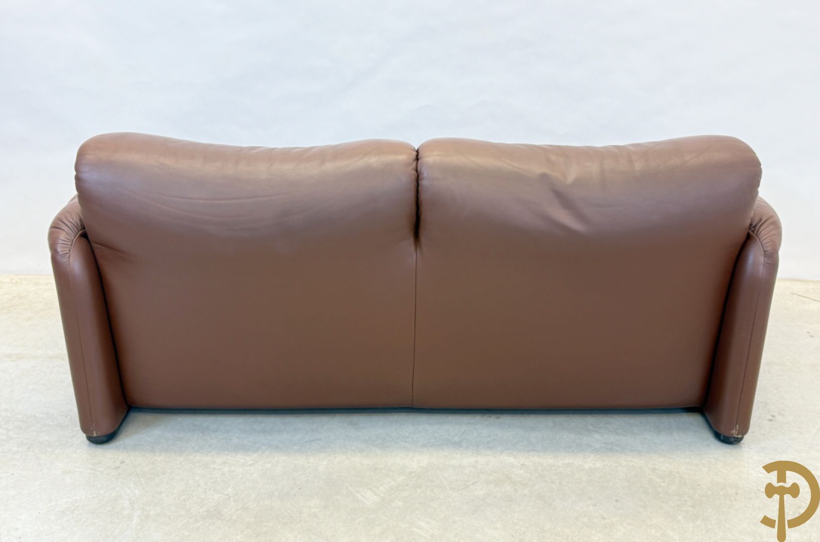 Paar bruin lederen canapé