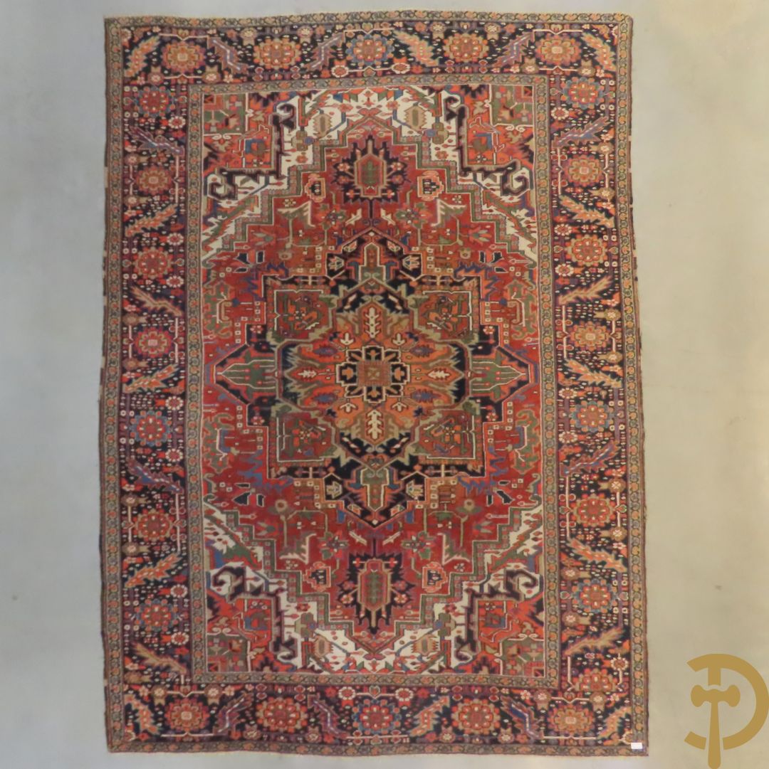 Antiek oosters handgeknoopt tapijt heriz