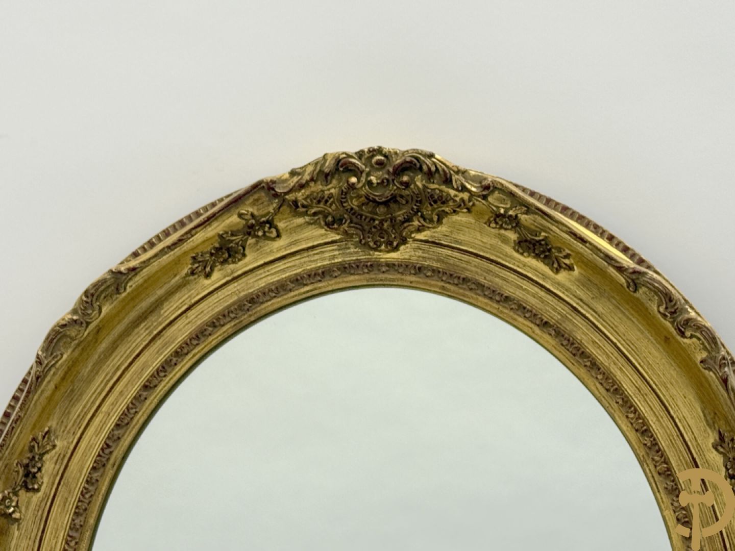 Twee ovale Louis XV lijsten (1 met spiegel en 1 met glas)