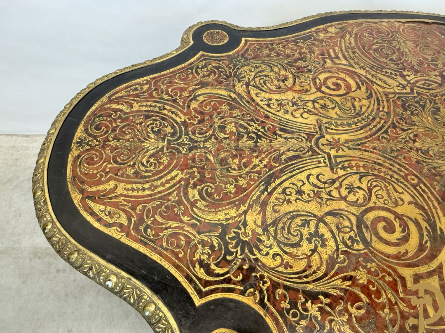 Boulle tafel met lade, Napoleon III, met mooi koperinleg en bronzen ornamenten, 19e