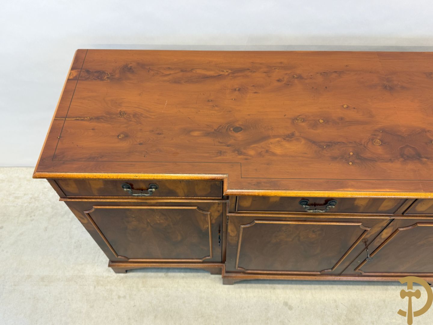 Notelaren vierdeursdressoir met 4 lades, Engelse stijl replica