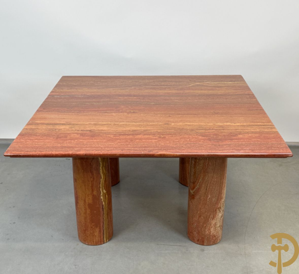 Geaderde marmeren Cassina tafel op 4 cilindervormige poten Mario Bellini