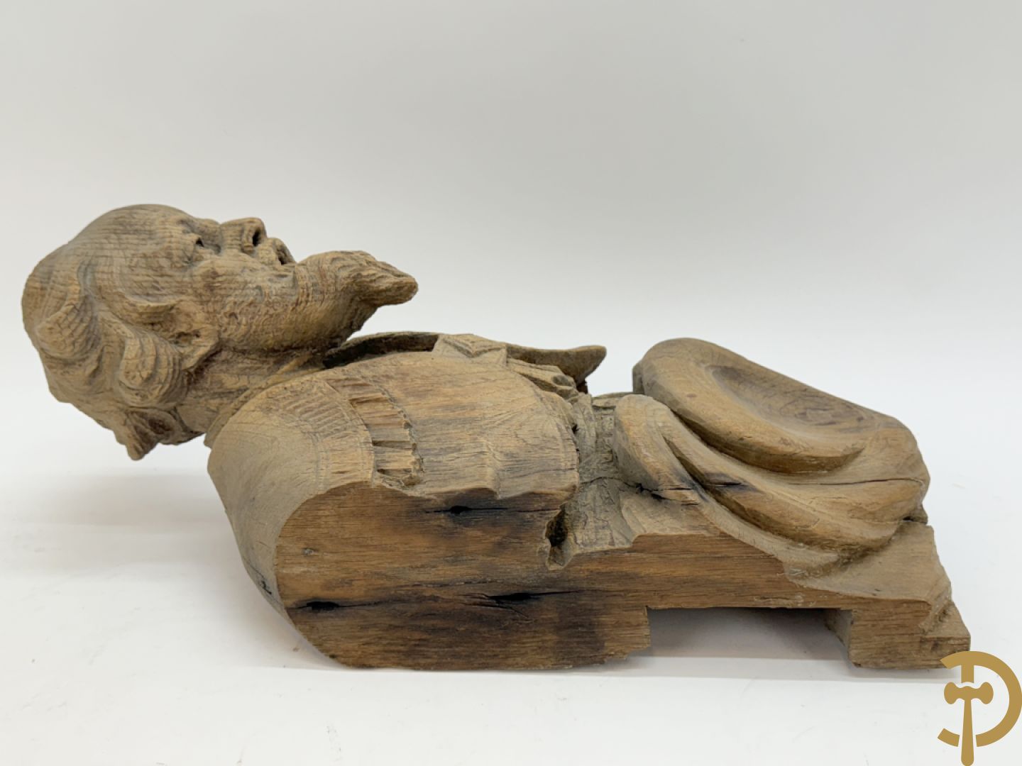 Houtgesculpteerd eiken basrelief karakterkop van man met baard + terra cotta karakterkop van man met baard, achteraan gemerkt Buster 