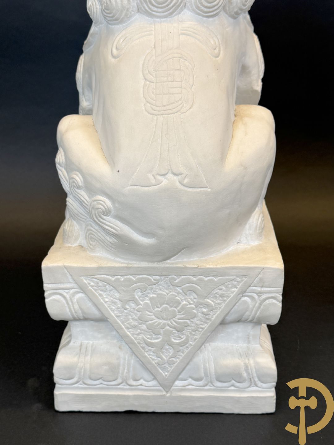 Paar handgesculpteerde marmeren fo-honden