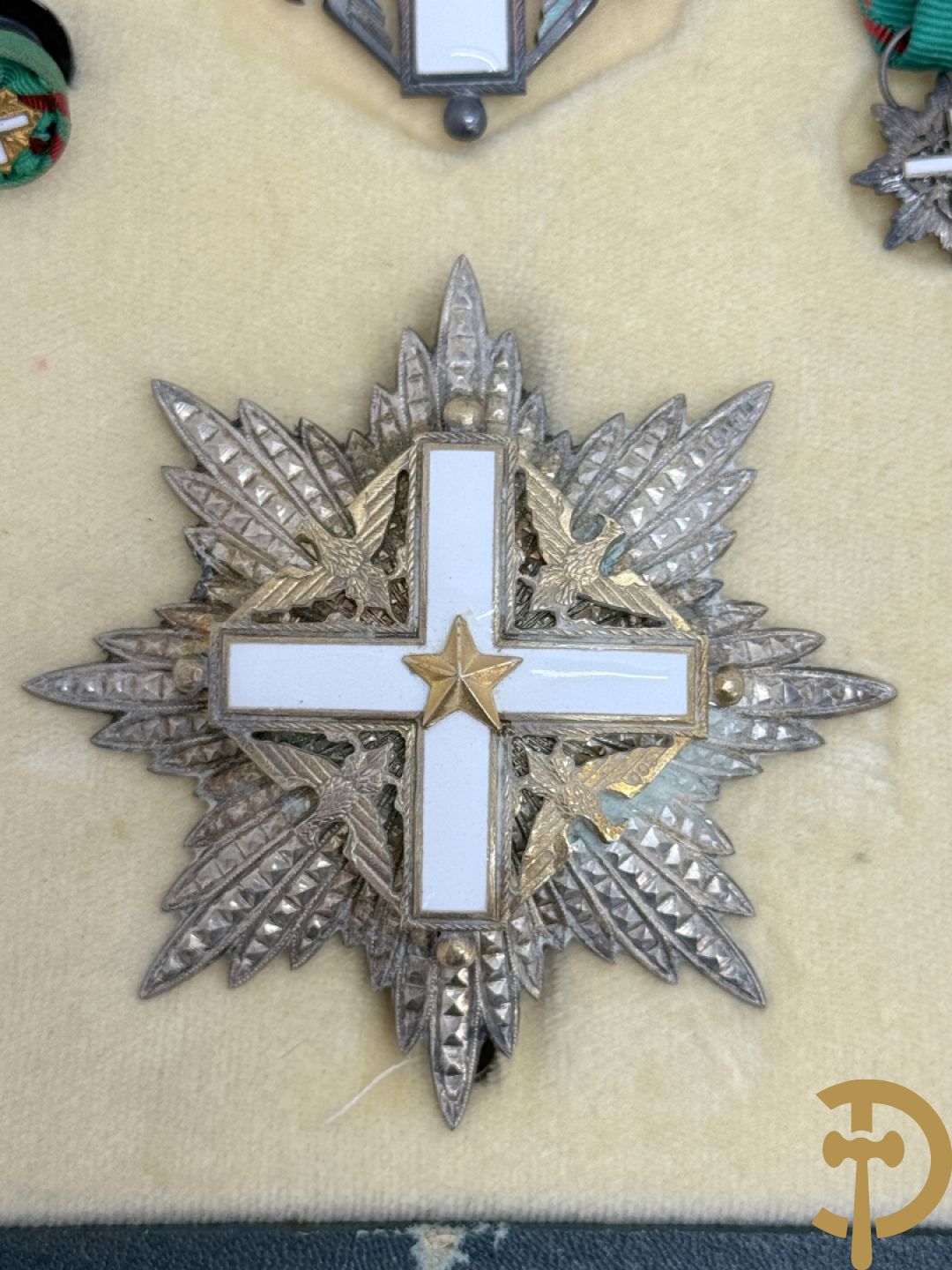 Schrijn met borstster, 2 kleine eretekens en ereteken met lint - Ordine al Merito della repubblica Italiana