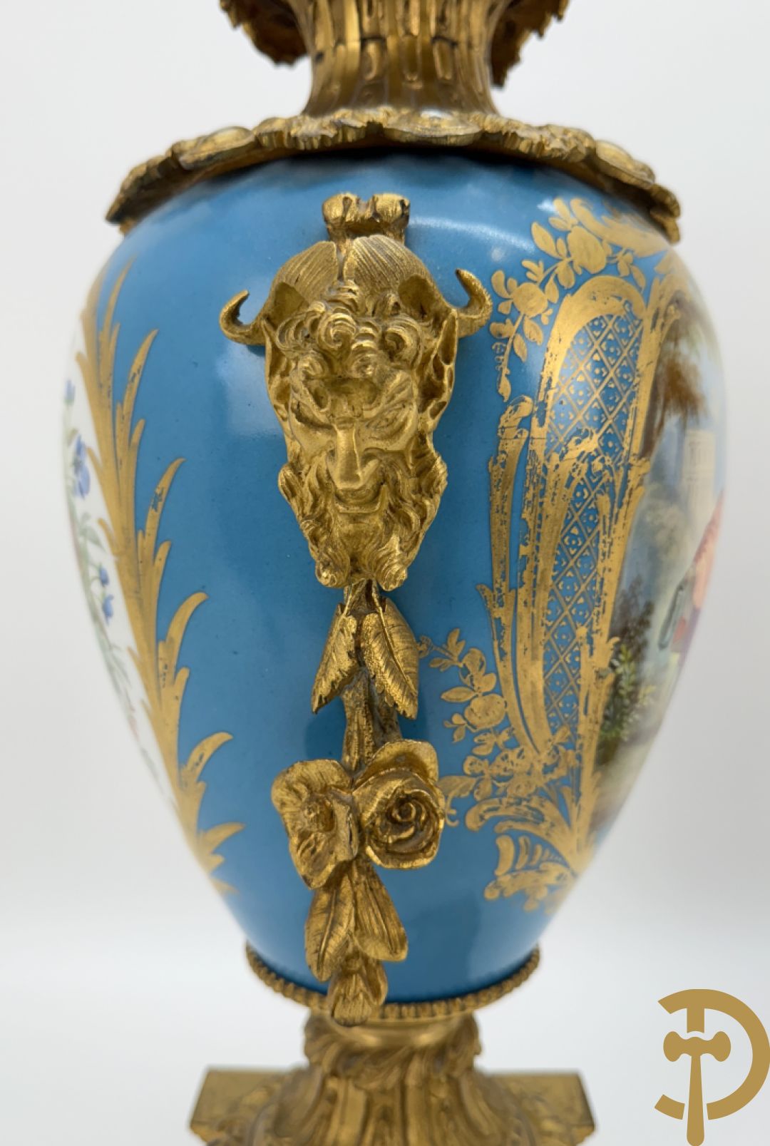 Driedelige bronzen Franse garnituur bezet met cupido