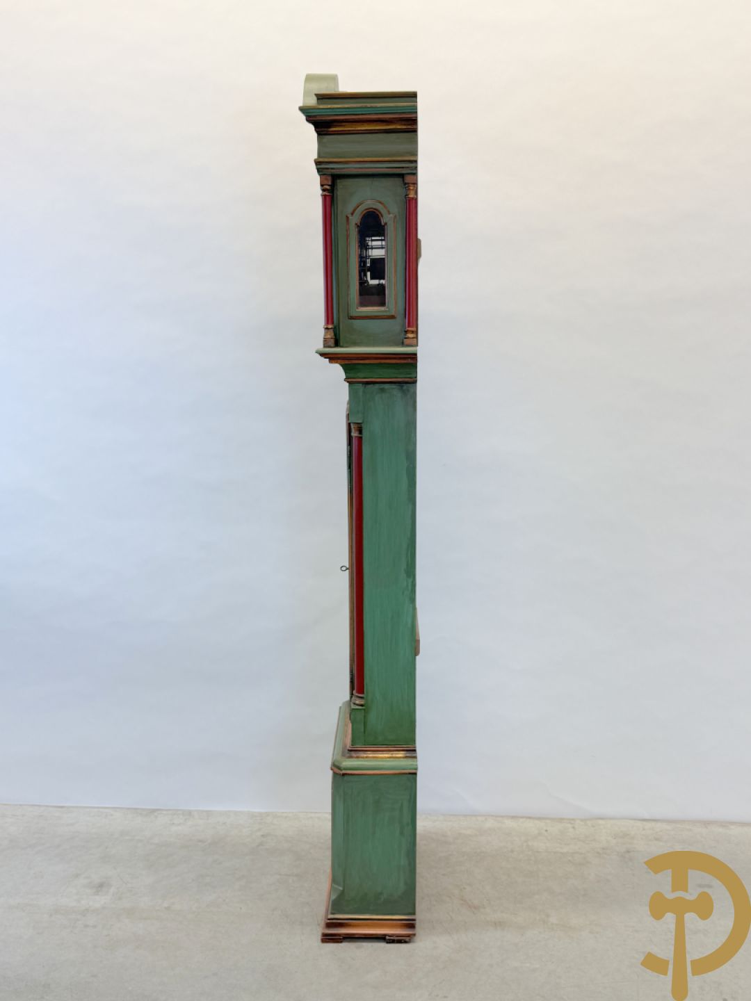 Beschilderde Engelse mahoniehouten grootvadersklok - deur met bloementafereel, getekend G. Peters Flensburg