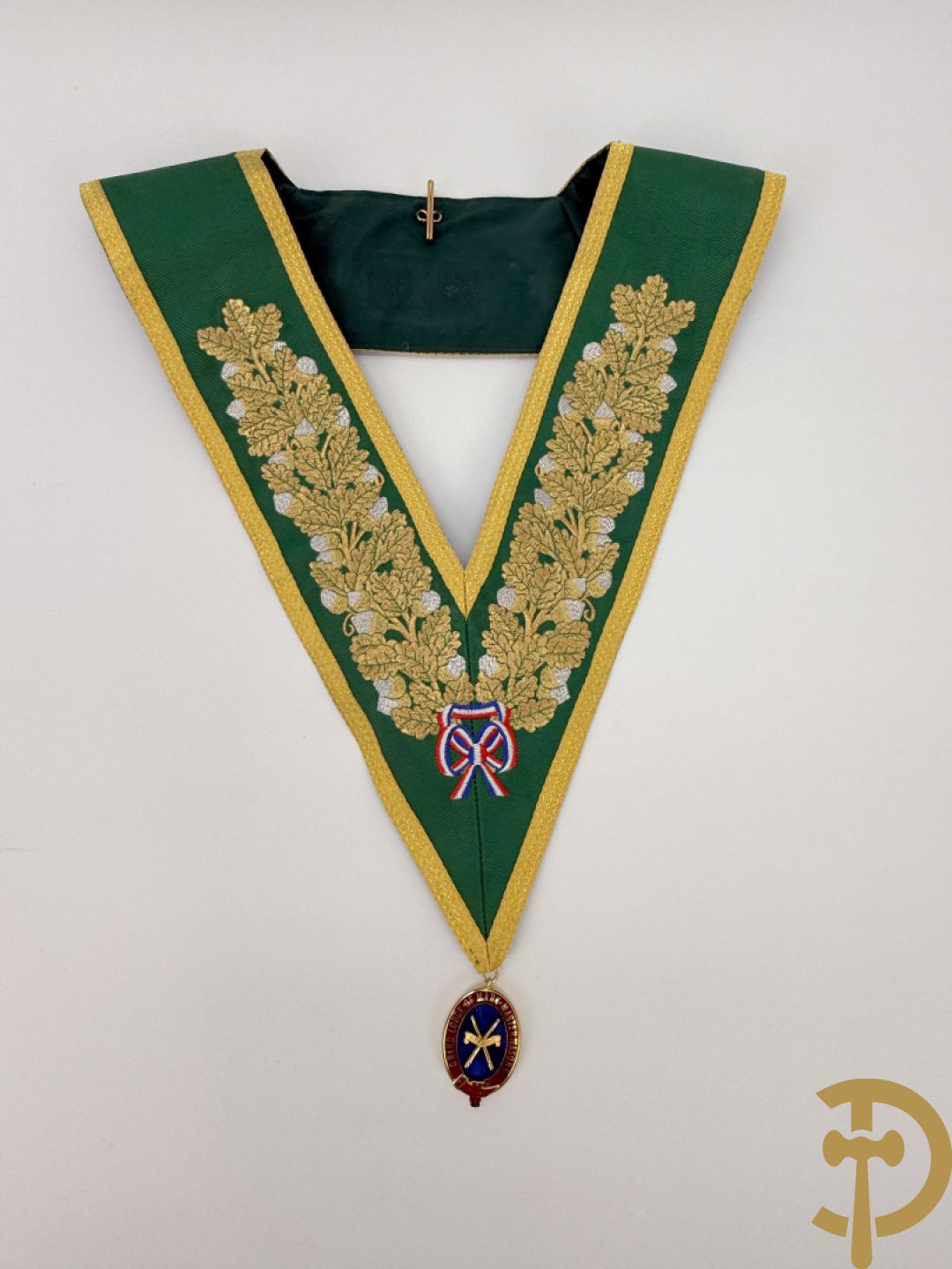 Drie kraagbanden van de Vrijmetselarij : Grand Lodge of Mark Mastermasons, Grand Conseil des Grades Mac.Allies en Grand Conclave du Moniteur Secret