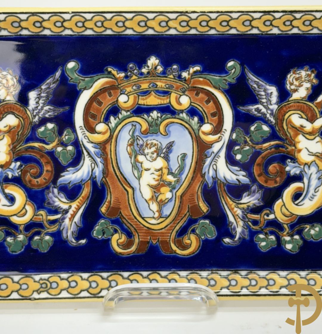 Gien schaal, 2 borden, coupe en 2 vazen met cupidodecor, decor 54