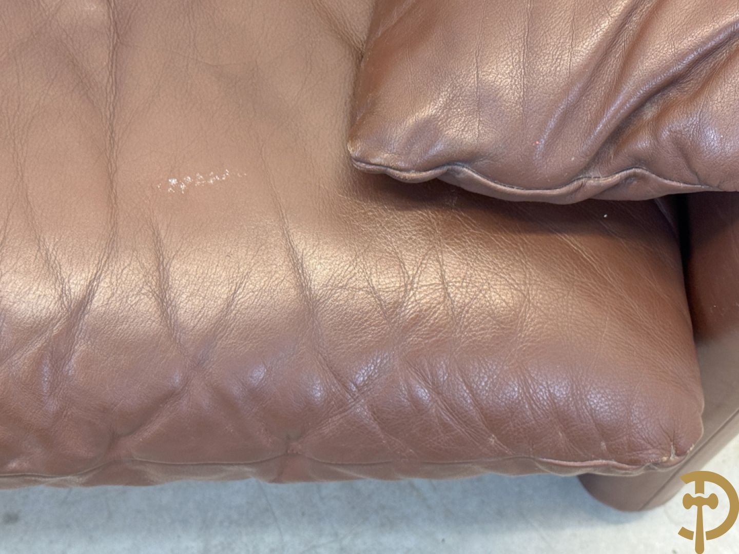 Paar bruin lederen canapé