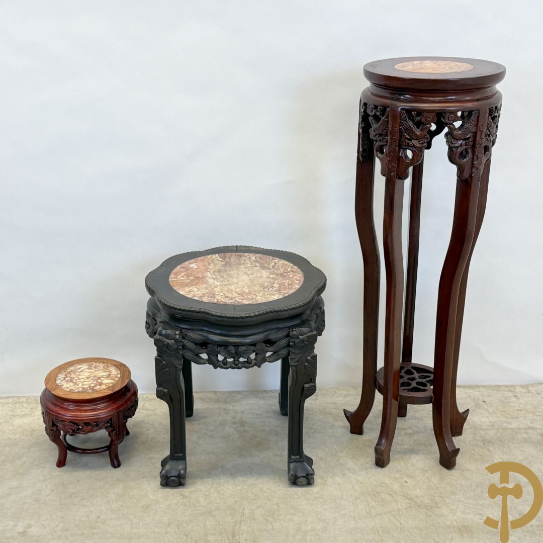Chinese hardhouten lage sokkel + Chinese hardhouten hoge sokkel op 5 poten + Chinese hardhouten kleine sokkel