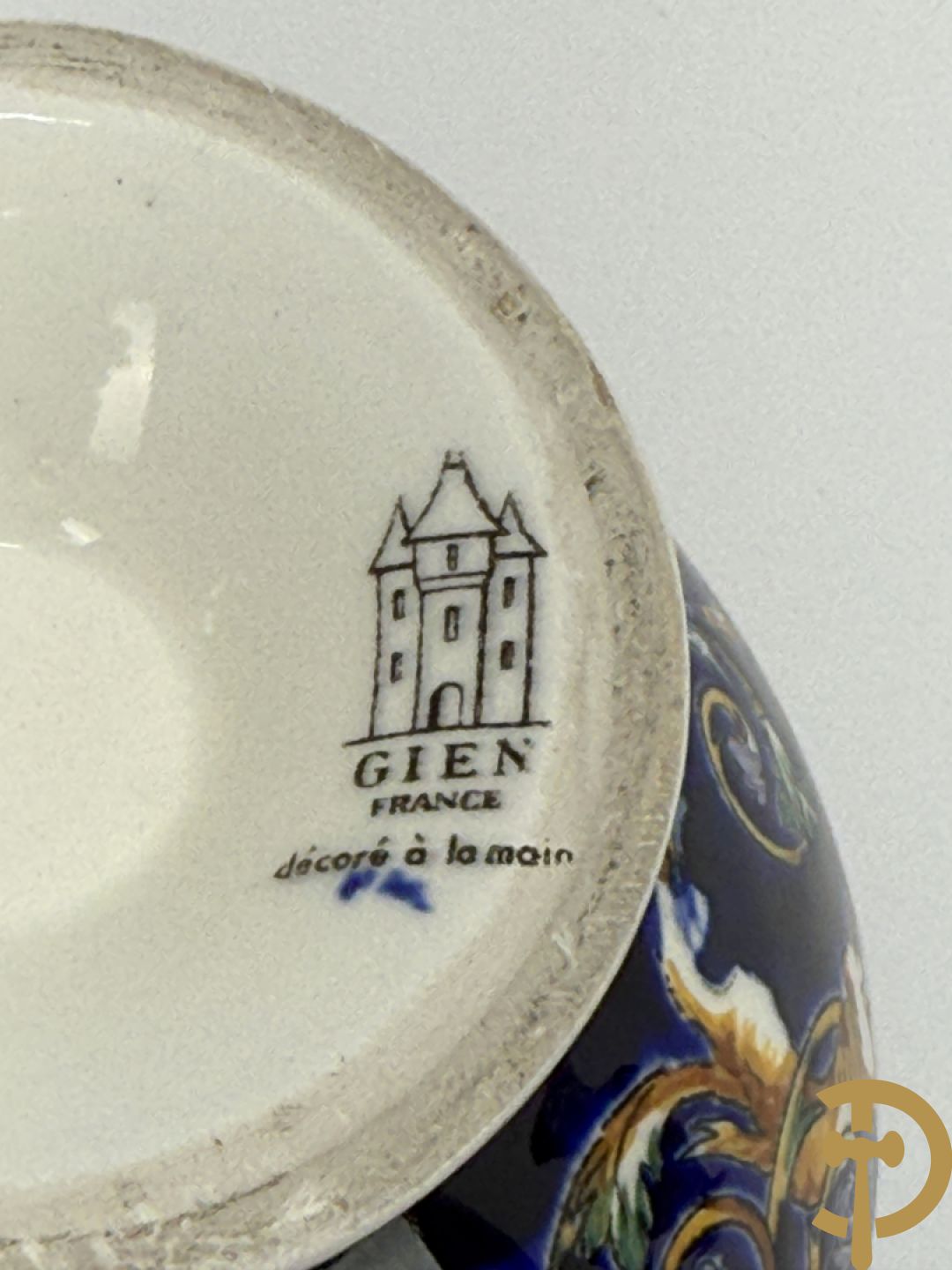 Gien schaal, 2 borden, coupe en 2 vazen met cupidodecor, decor 54