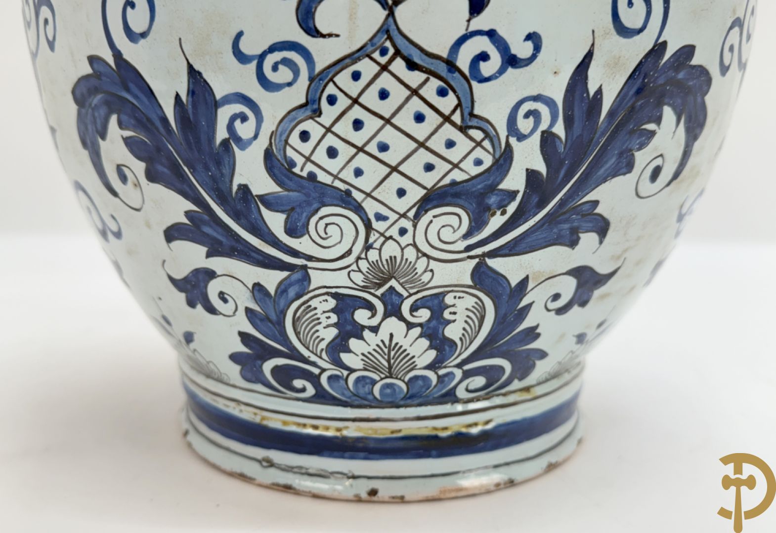 Schenkkan in Delftse faience, Sirop de rubarbe