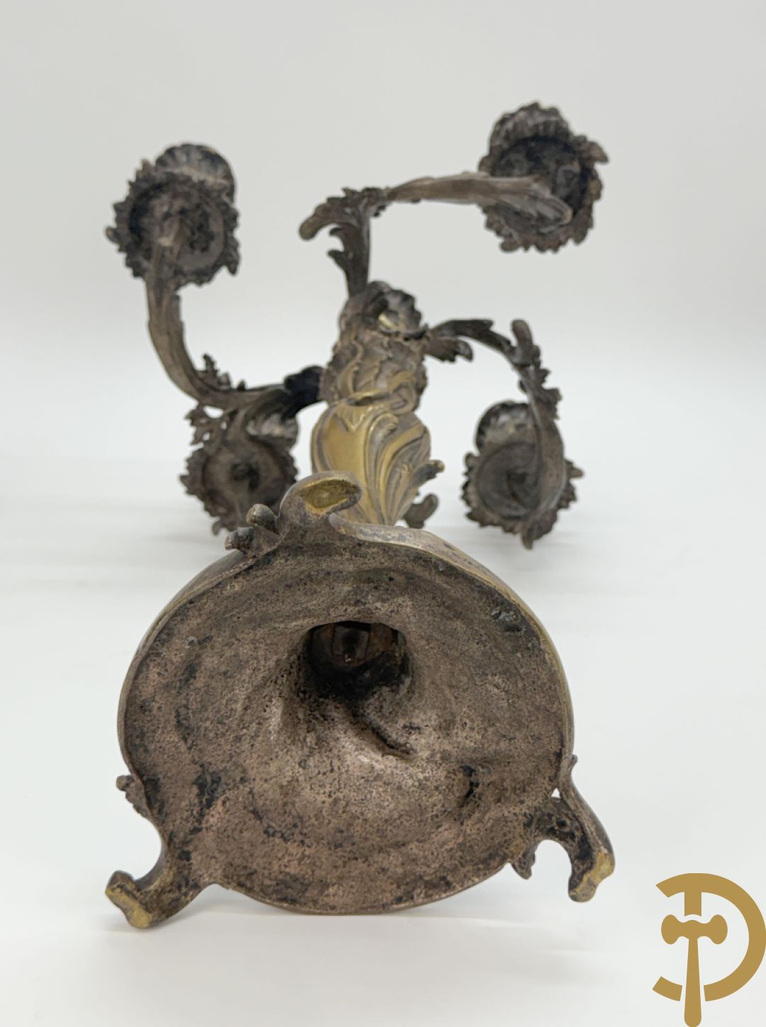 Paar bronzen getorste vijfarmige Louis XV kandelaars