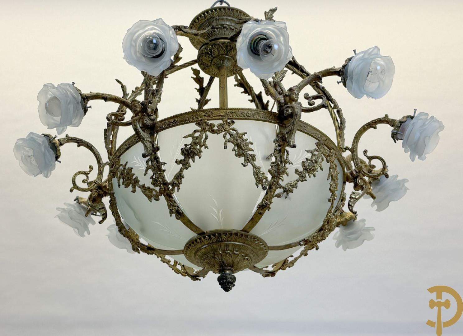 Bronzen ronde luchter met 12 lichtpunten en roosjes