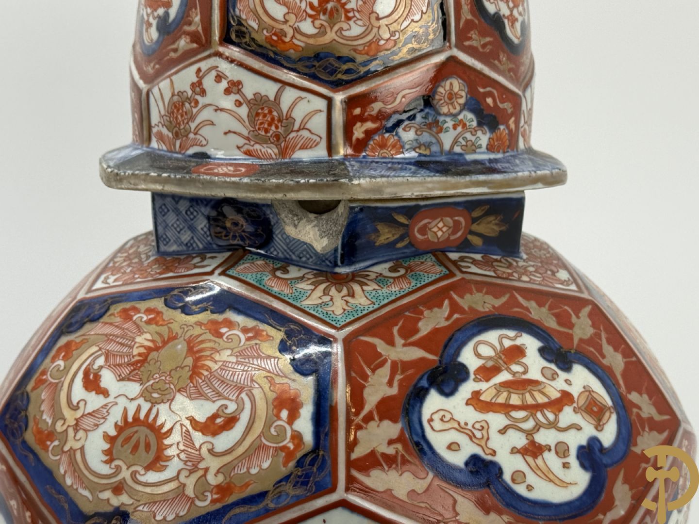 Japanse Imari vaas met fo-hond bezet, 19e