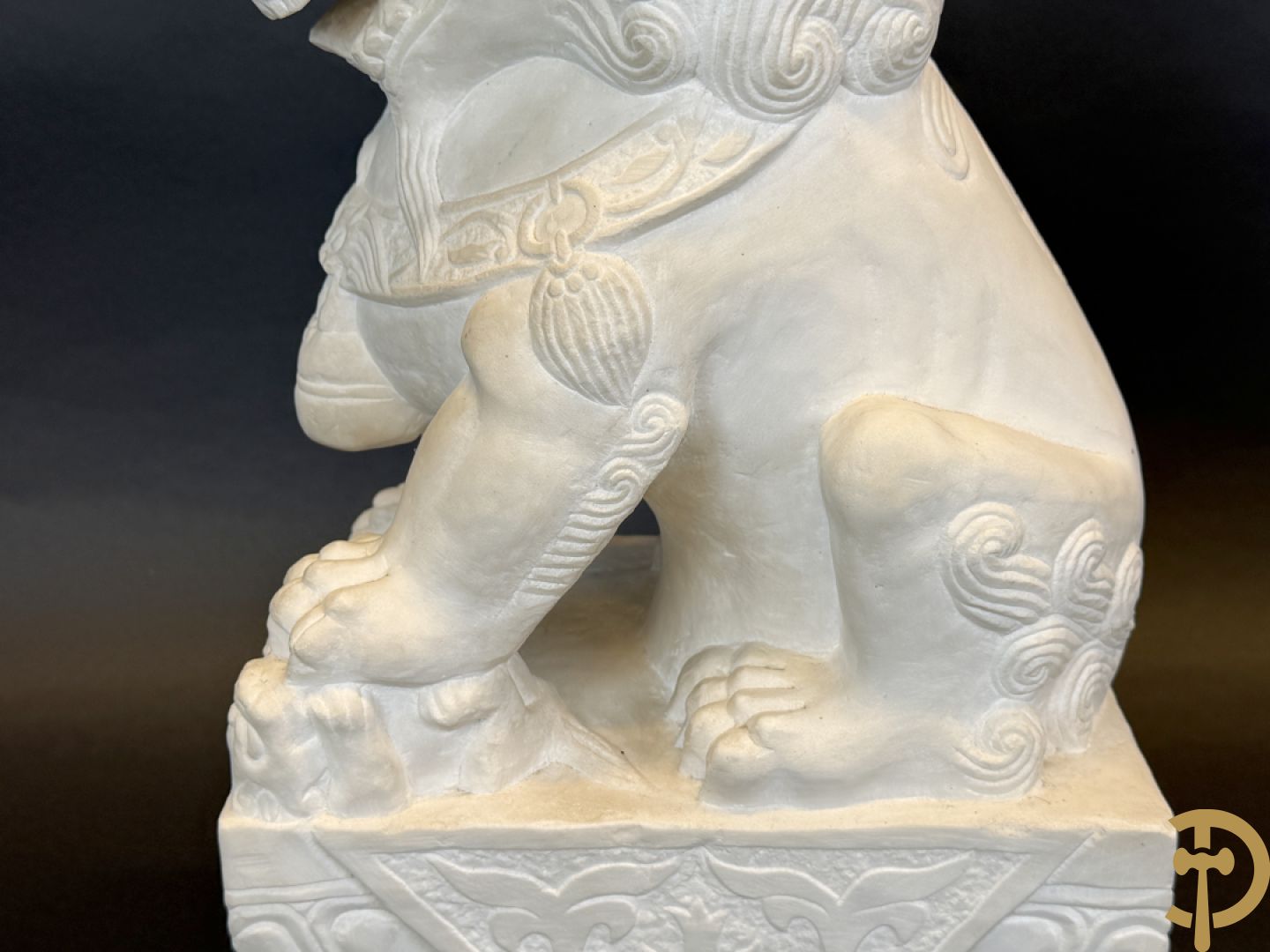 Paar handgesculpteerde marmeren fo-honden