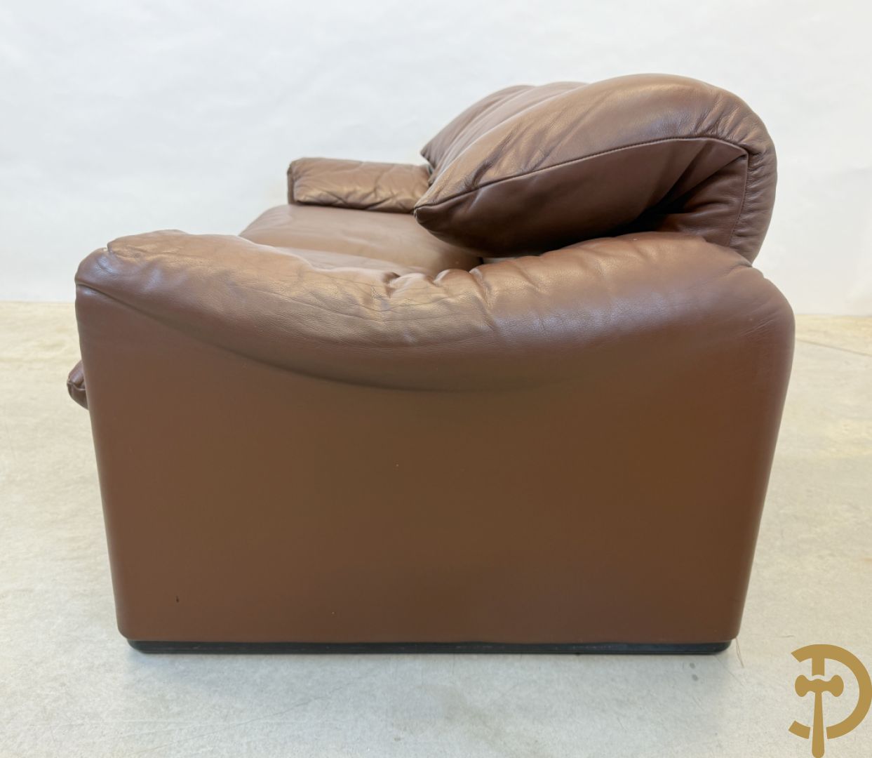 Paar bruin lederen canapé