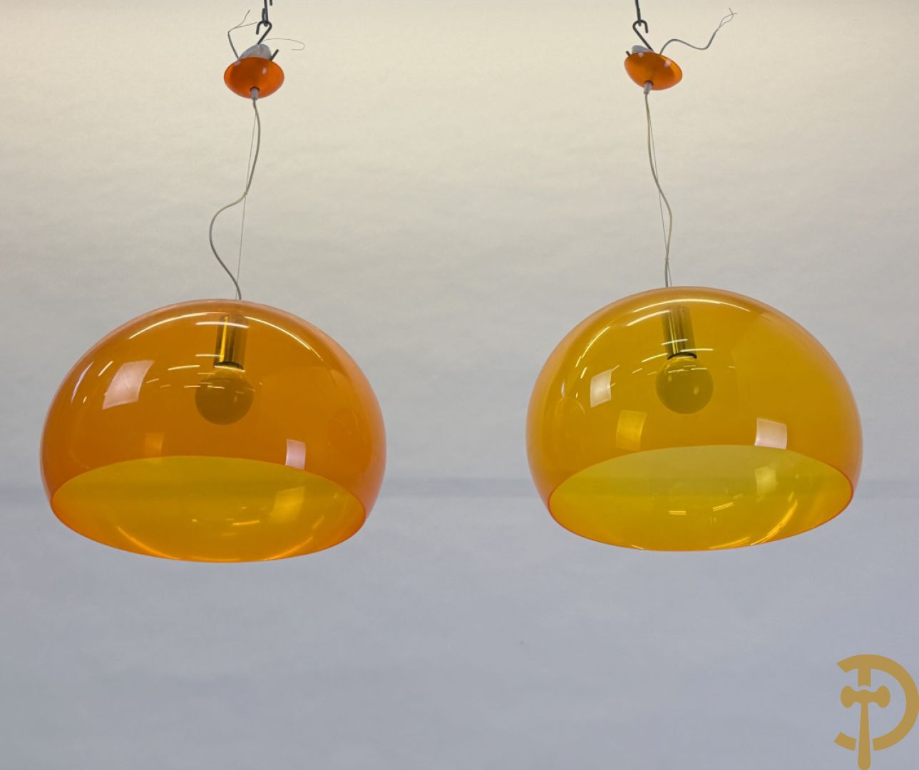 Paar vintage oranje plexi plafondlampen, Kartell, design Ferruccio-Laviani