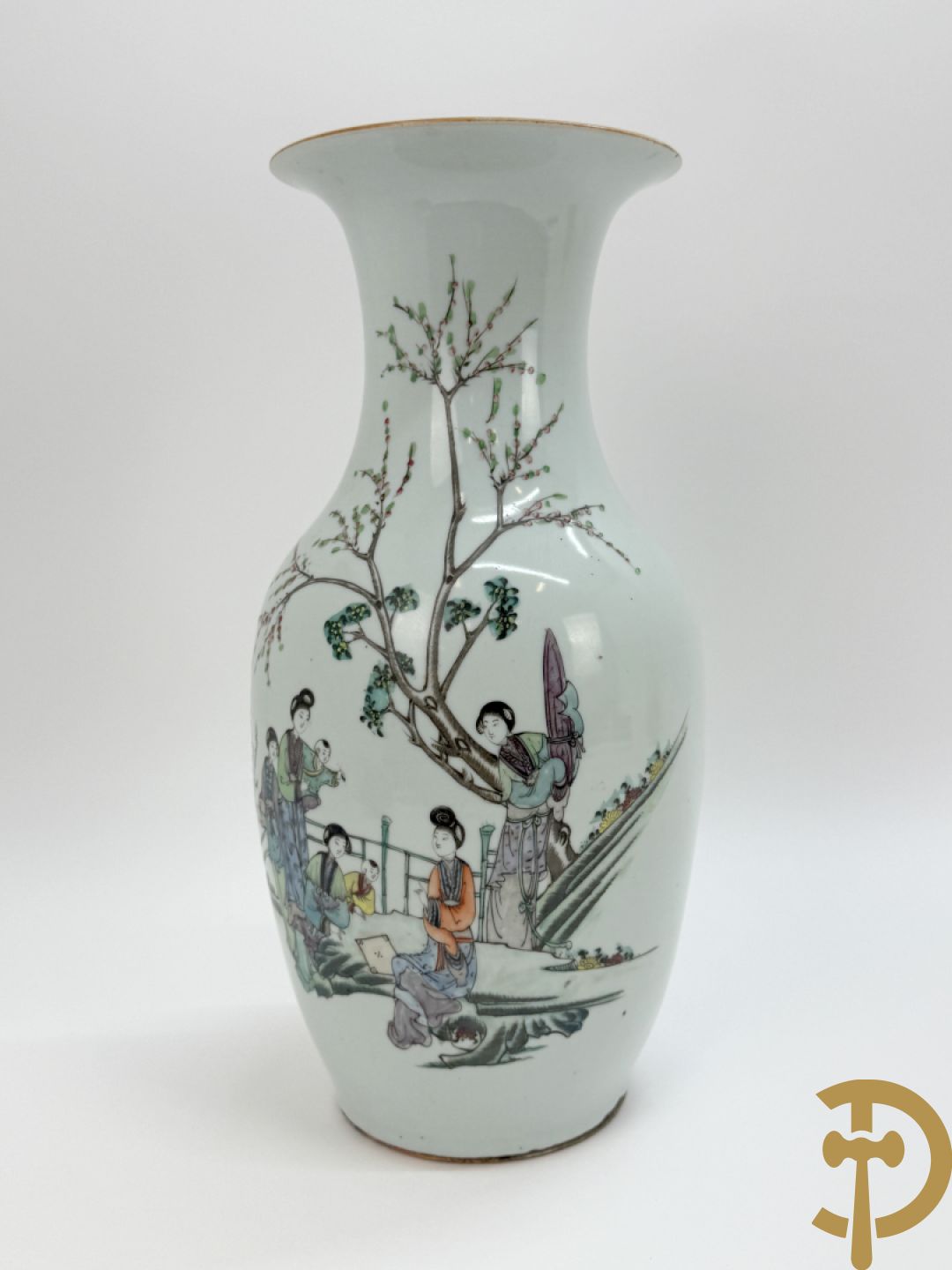 Chinese porseleinen vaas met decor van Chinese dames en kinderen