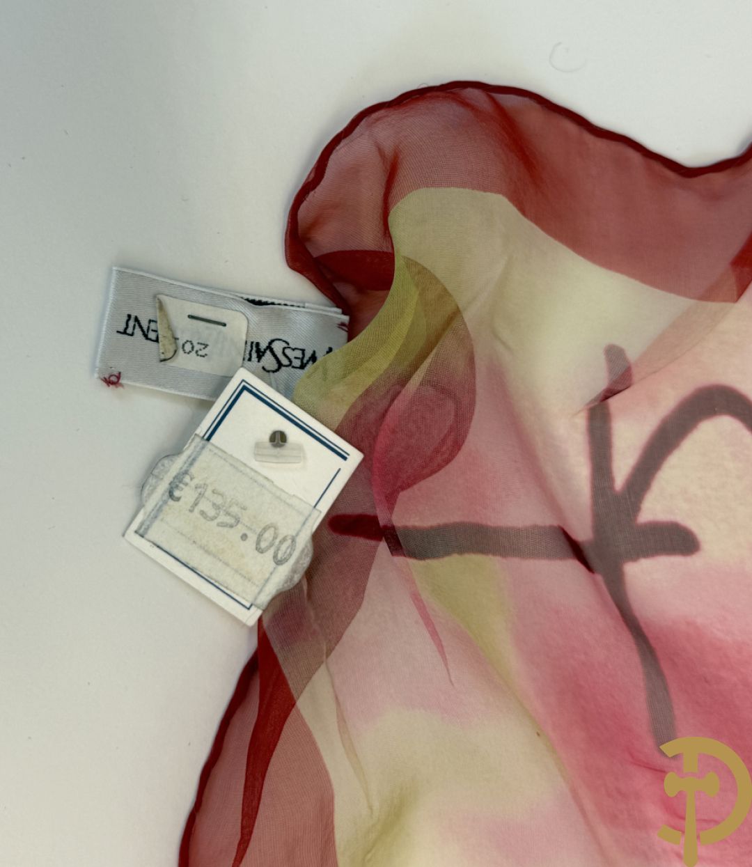 Vier foulards Yves Saint Laurent (nooit gedragen komt uit winkel restant)