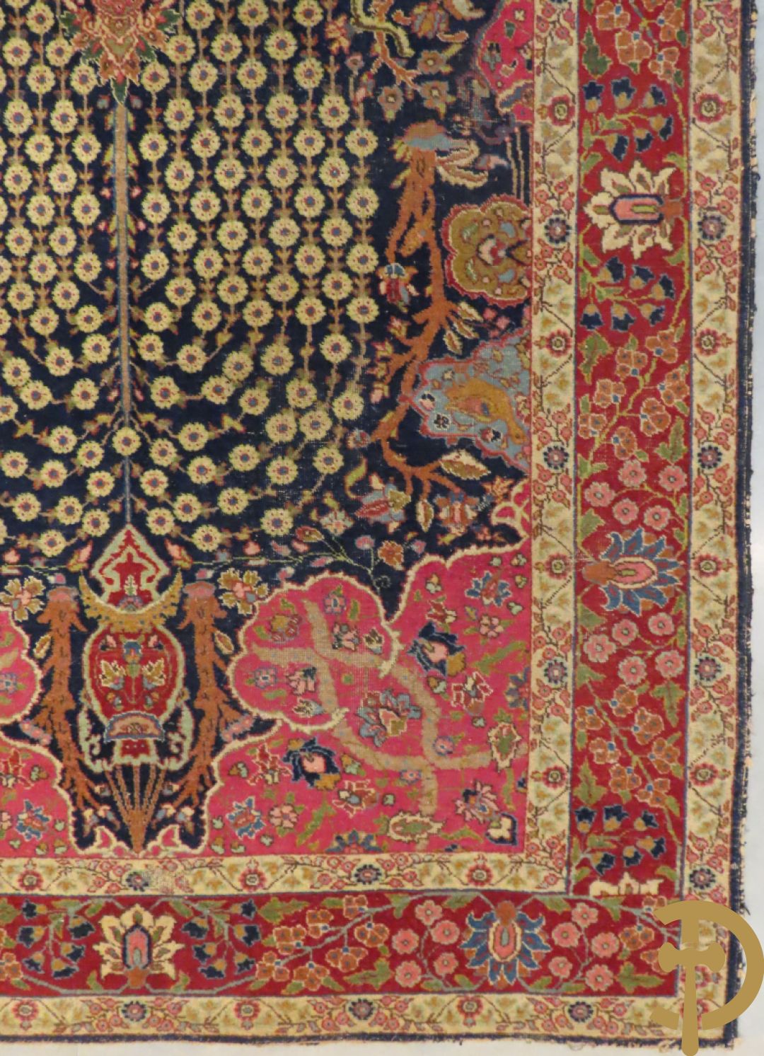 Antiek Oosters handgeknoopt tapijt Tabriz met amfoor en bloementafereel