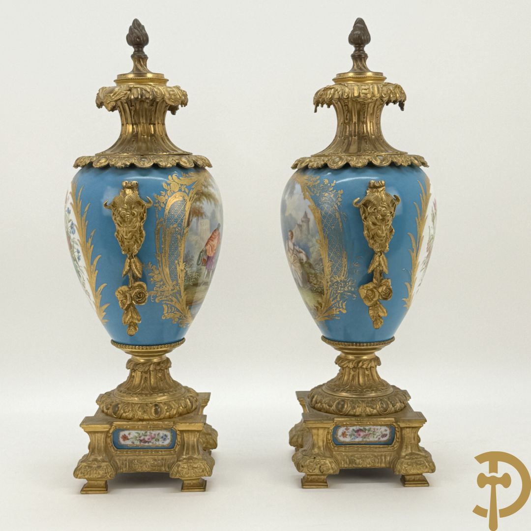 Driedelige bronzen Franse garnituur bezet met cupido