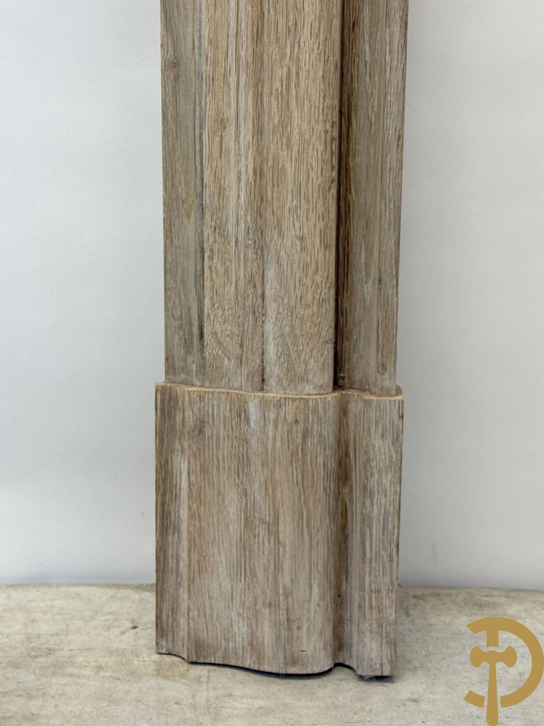 Eiken schouwmantel met gestoken molures