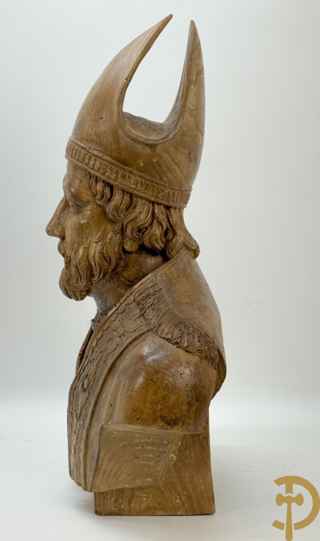 Houtgesculpteerde buste van Sint Elooi