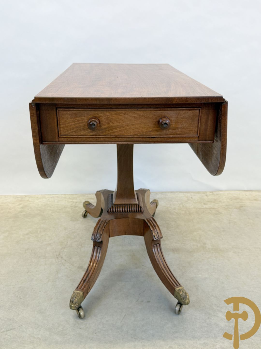 Engelse pembroketable met openflapbare zijkanten en lade - op vierpikkel