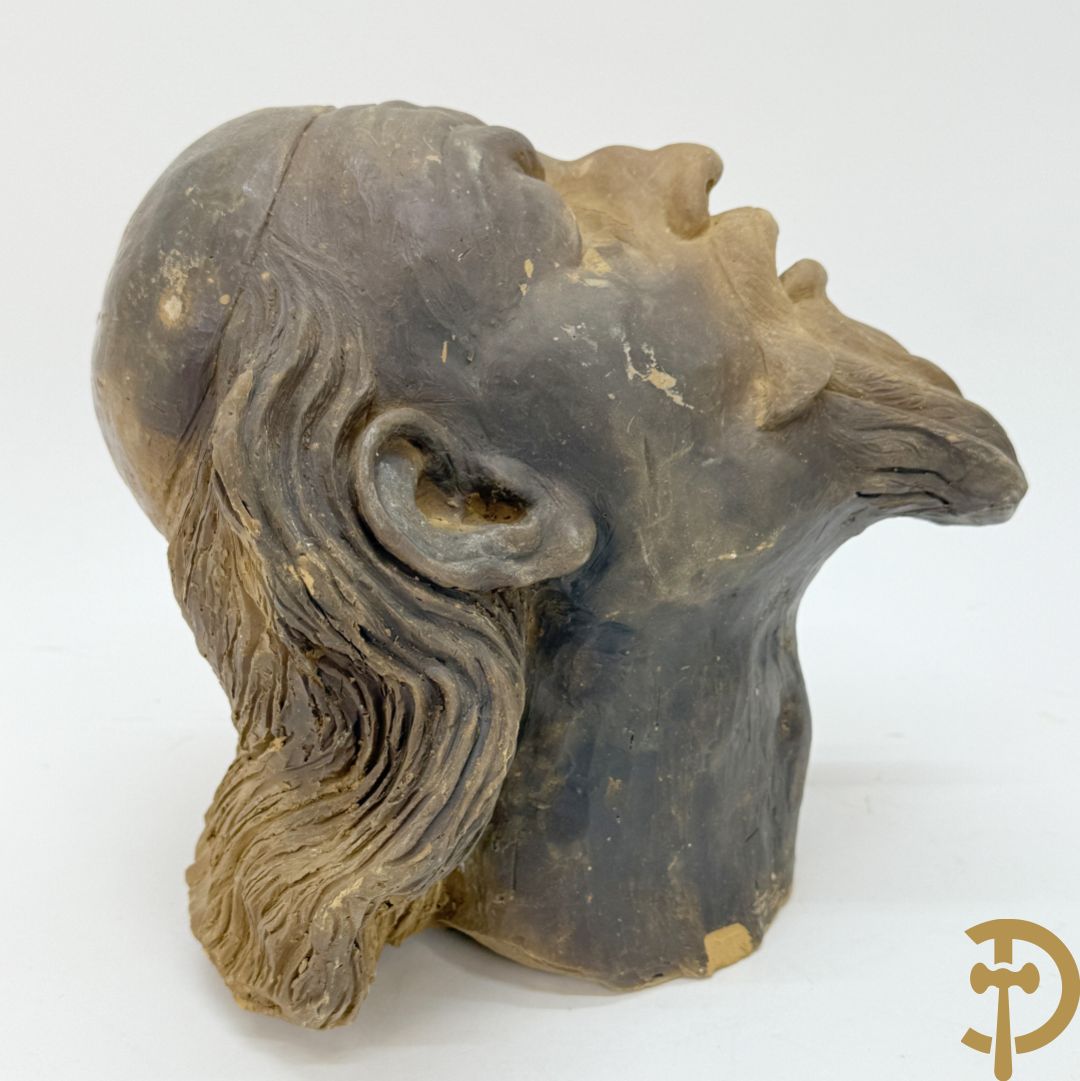 Houtgesculpteerd eiken basrelief karakterkop van man met baard + terra cotta karakterkop van man met baard, achteraan gemerkt Buster 