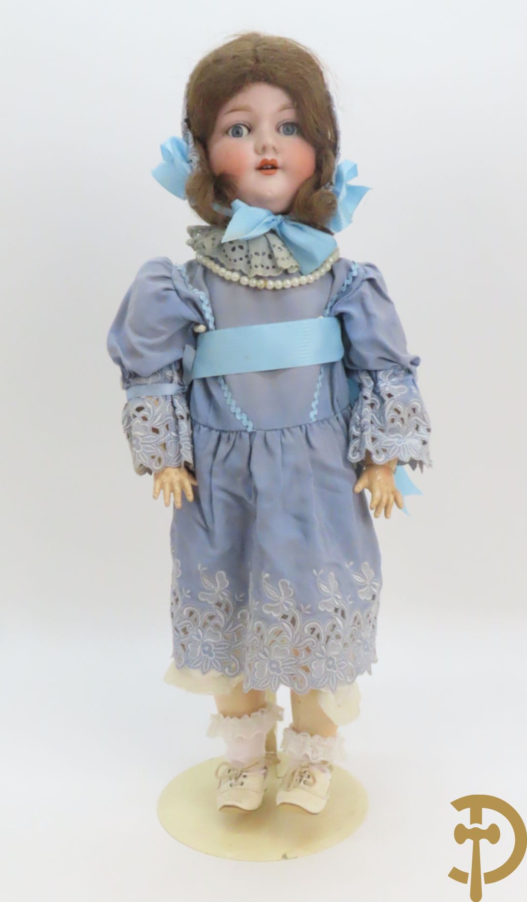 Antieke pop met porseleinen hoofd, beweegbare ledematen en beweegbare ogen, gemerkt Armand Marseille Germany 390 A11M