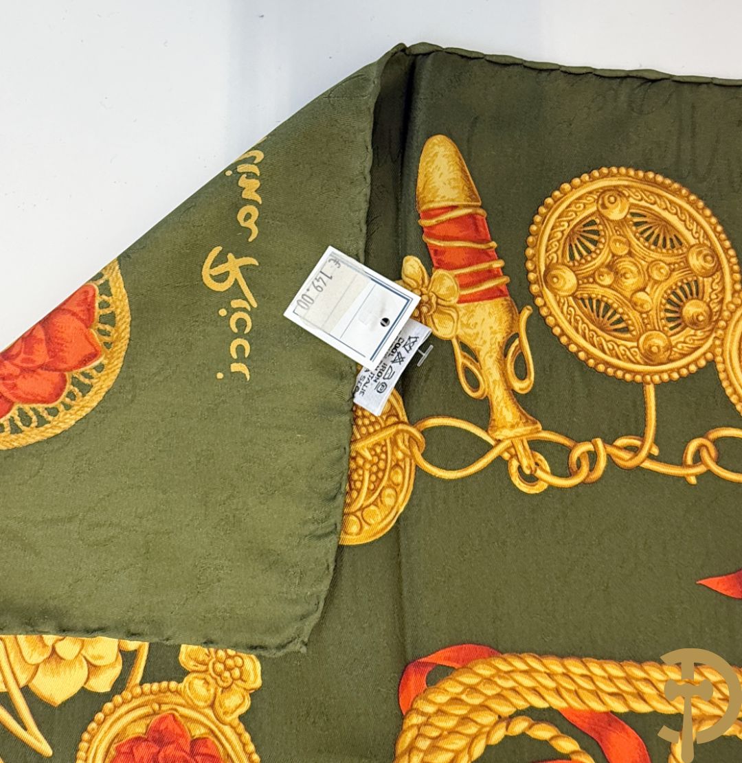 Vier foulards Nina Ricci (nooit gedragen komt uit winkel restant)