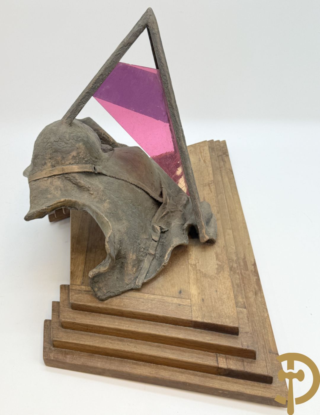 LAMPENS Mark - L.M. gemonogrammeerd Surrealistisch beeld van een damesbuste onder piramide