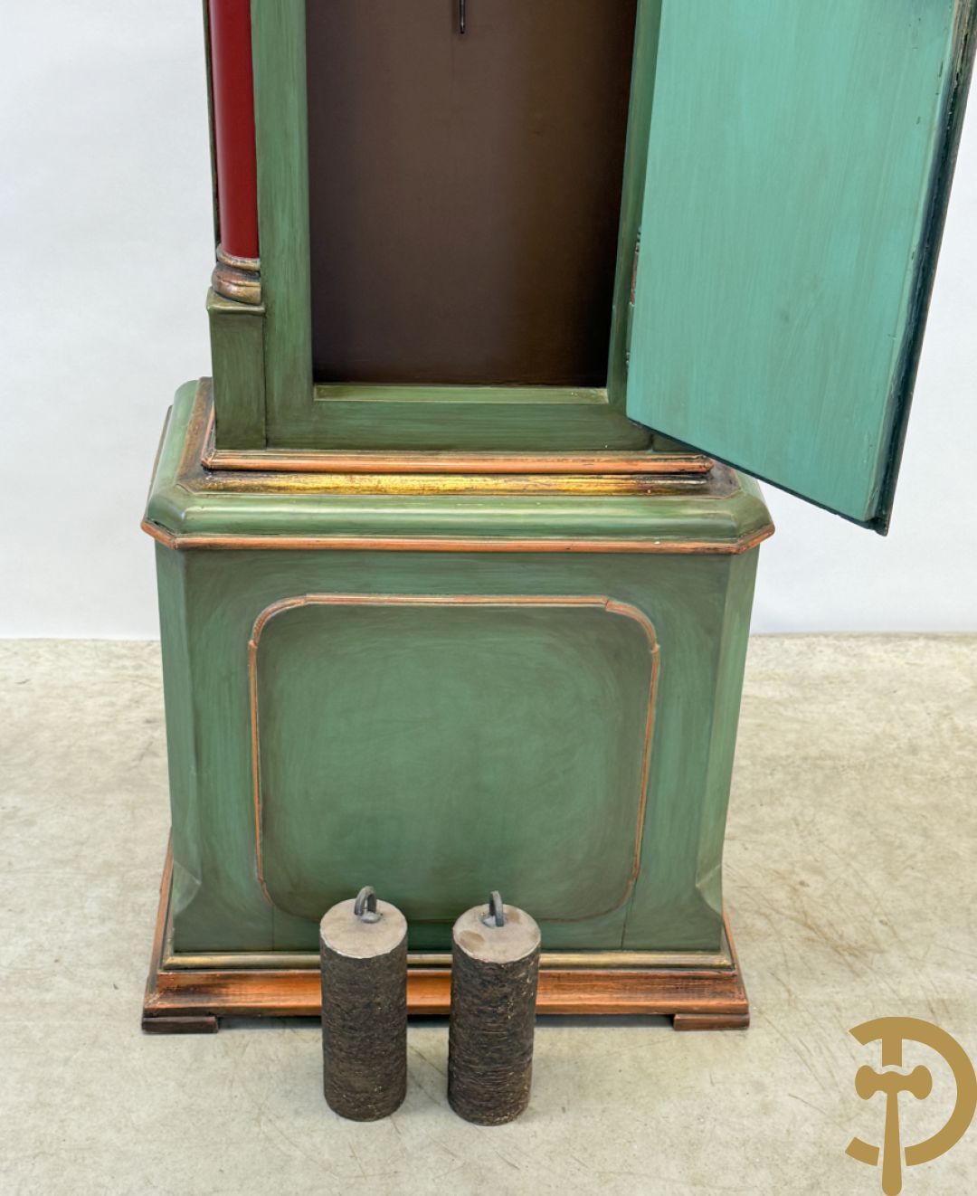 Beschilderde Engelse mahoniehouten grootvadersklok - deur met bloementafereel, getekend G. Peters Flensburg