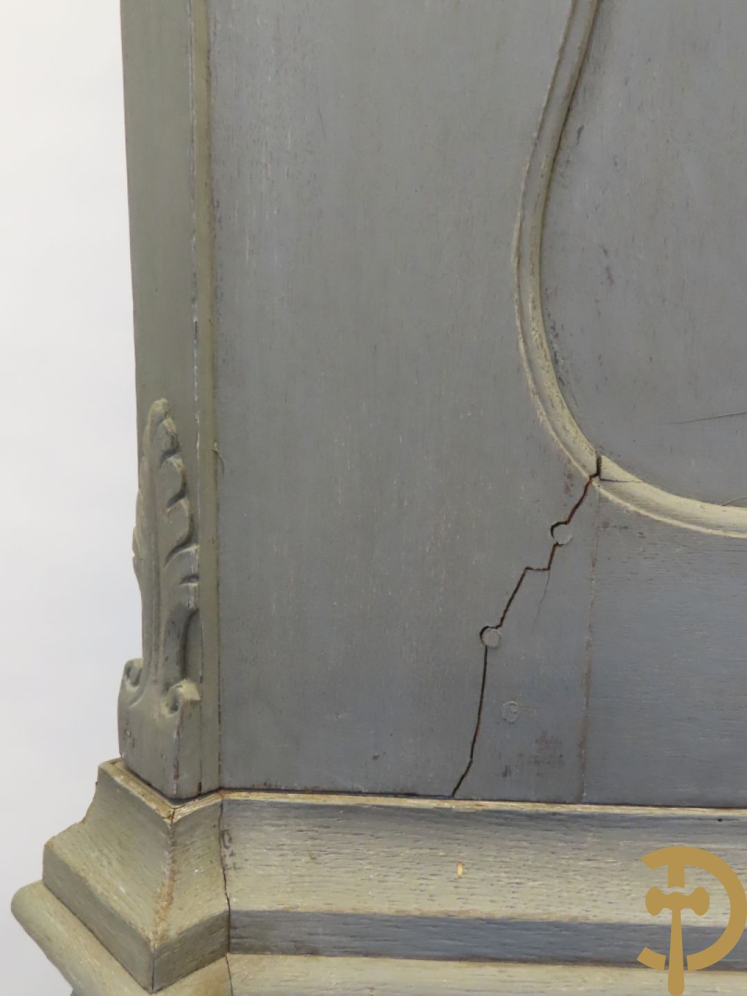 Hollands eiken beschilderd kabinet met 2 deuren bovenaan en 3 lades onderaan