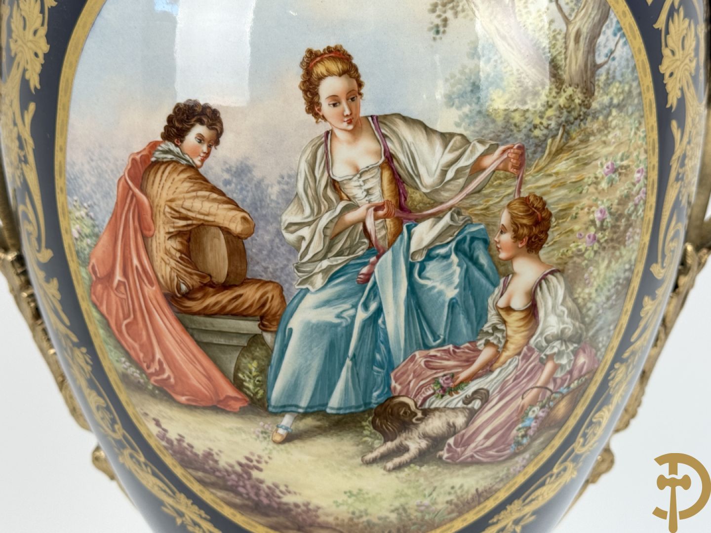 Onleesbaar getekend rechts onder, Sèvres stijl vaas met dubbel decor van romantische genrescène en landschapsscène, met bronzen ornamenten bezet