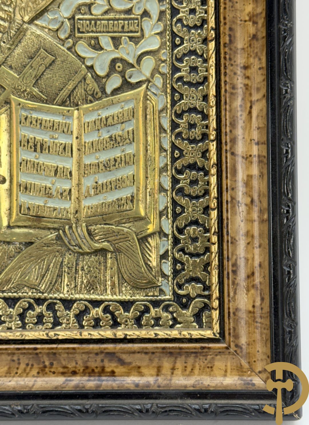 Russische koperen ikoon met voorstelling van Petrus met doek, deels geëmailleerd