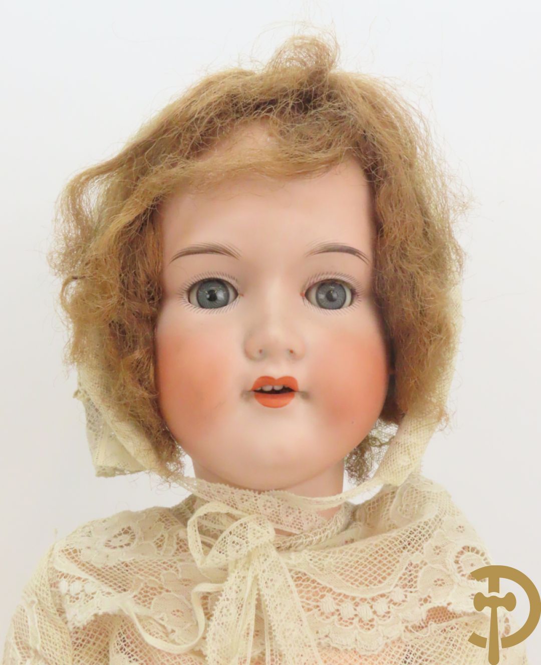 Antiek pop met porseleinen hoofd, papier maché ledematen en  beweegbare ogen,  gemerkt Armand Marseille Germany 390 A12M