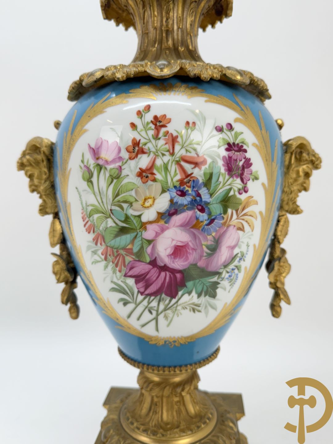 Driedelige bronzen Franse garnituur bezet met cupido