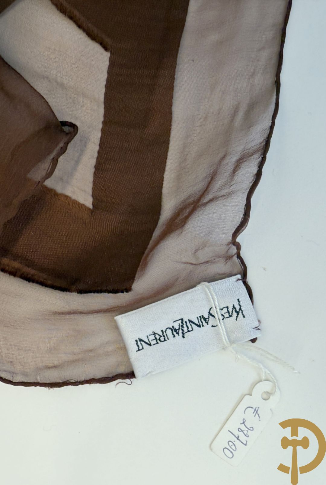 Vier foulards Yves Saint Laurent (nooit gedragen komt uit winkel restant)