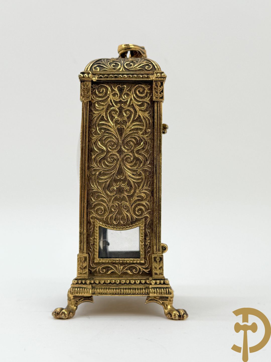 Zes miniatuurklokjes w.o. cupido houdende een pendule, marmeren kapelklokje, 2 reiswekkers, Napoleon III pendule in koper en zamak klokje